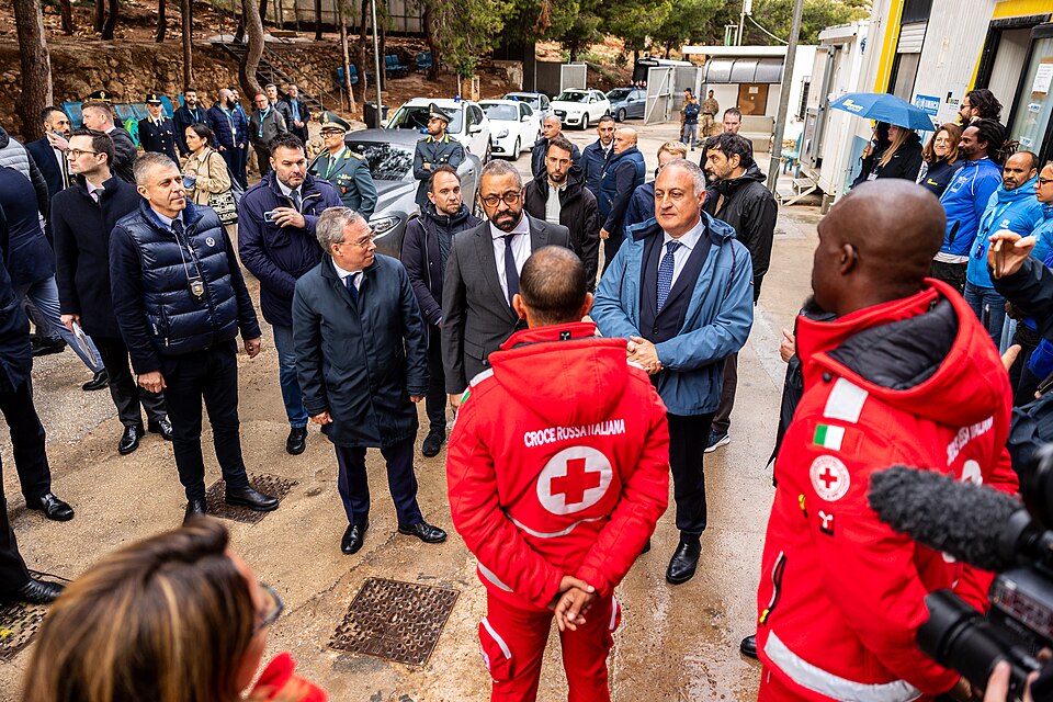 24/04/2024. Lampedusa, Italy. Home Secretary James Cleverly visits Lampedusa in Italy, the main hotspot and arrival point for migrants from North Africa. He met with Frontex, Italian Coastguard, Red Cross, UNHCR, Guardia di Finanza and other agencies who are working on the island. Picture by Andy Ta