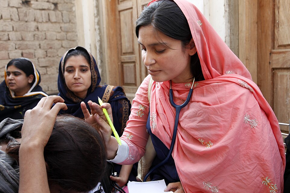 Funding from the UK government is enabling the International Medical Corps to operate mobile health clinics in Sindh, as part of the UK's response to the Pakistan floods.
These clinics will provide access to basic healthcare services for thousands of people across Sindh as they return home to commun