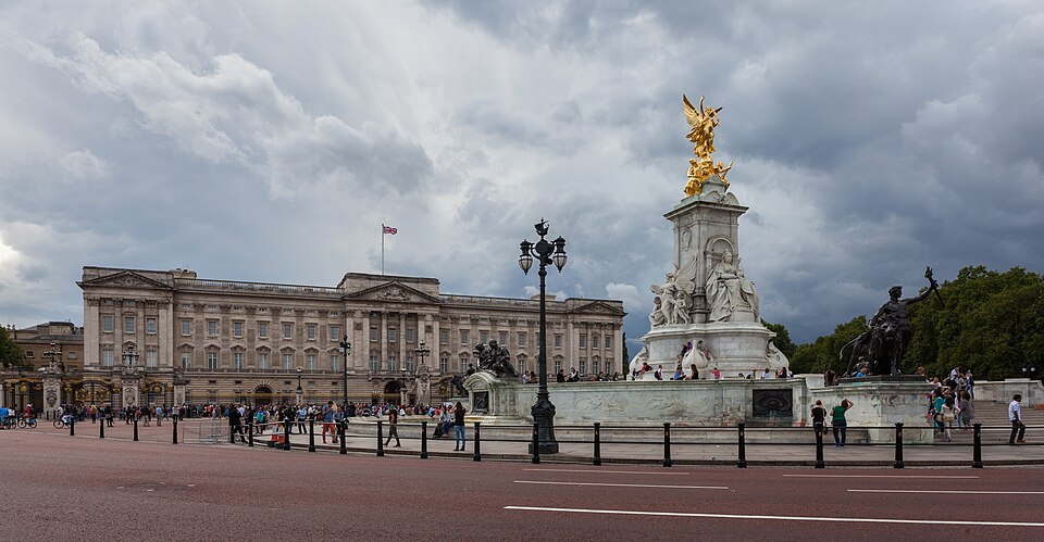 Victoria Memorial and Buckingham Palace, London, England


This is a photo of listed building number 1273864.





This is a photo of listed building number 1239087.