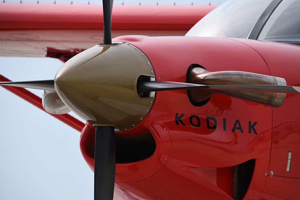 せとうちSEAPLANES　クエスト・コディアック100水陸両用機（JA03TG、”ラーラ　ロッサ”）　PT6A-34ターボプロップ・エンジン　左前面。2019年6月2日　航空自衛隊美保基地にて。