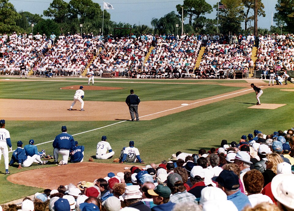 Spring Training game between the Cleveland Indians and Los Angeles Dodgers at Vero Beach, Florida, 1994, by Rick Dikeman  02:41, Uploaded 10 February 2004 . . Rdikeman . . 300×202 (23 KB)