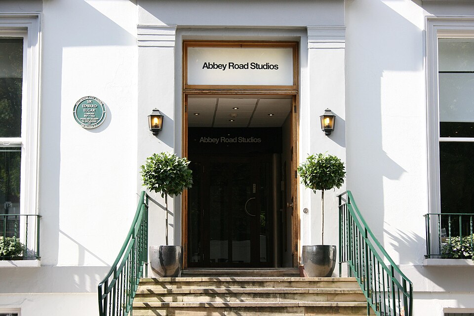 Abbey Road Studios (uploaded on 2014-01-28 by 139904 @Pixabay 252794)