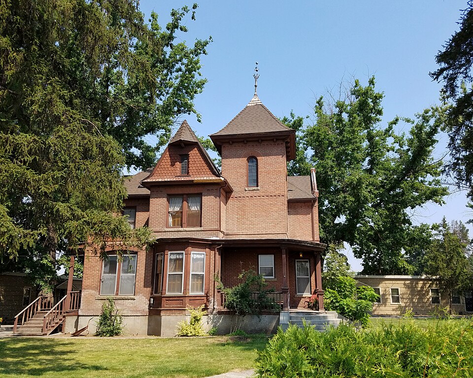 The David C. Chase House (1893) in Payette, Idaho, was designed by Boise architects Campbell &amp; Hodgson and is listed on the National Register of Historic Places. Chase was an owner of the Payette Valley Mercantile Company.