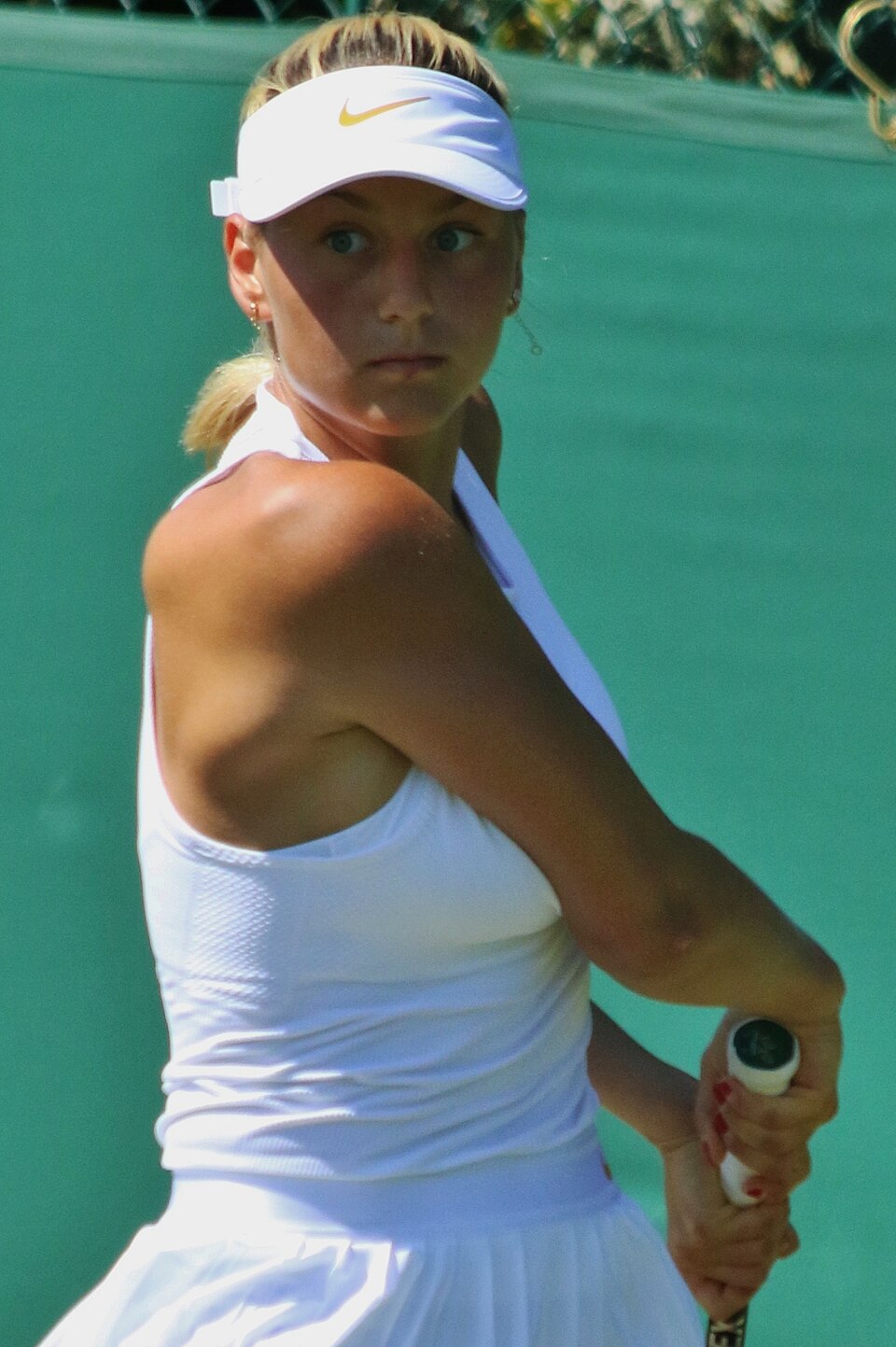 Kostyuk Reaches Wimbledon Semifinals, Blasts IOC Decision on Russia