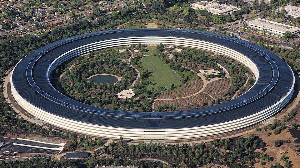 HSBC Upgrades Apple to Buy Citing Agentic AI and New Hardware Pipeline