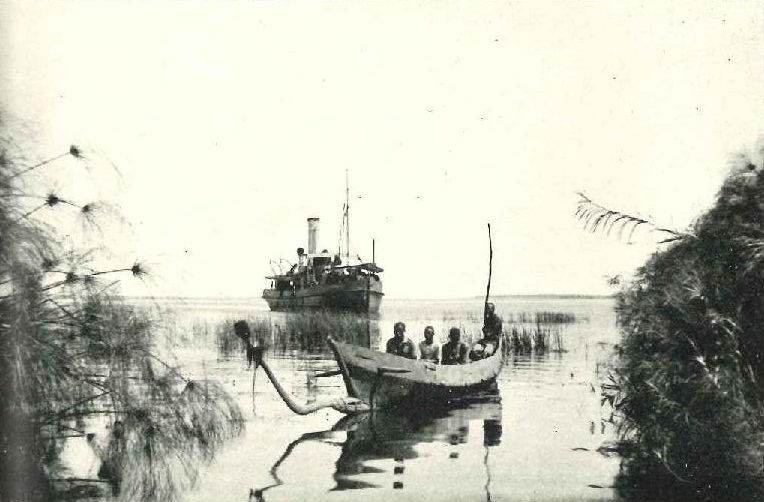 SS Kavirondo and a canoe at Port Victoria