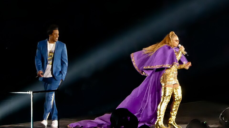 Jay-Z Yankee Stadium Final Show Starts After Midnight After Gate-Crashers Storm Entrances