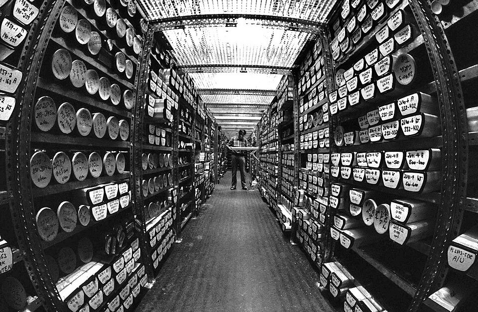 Sediment core repository; archive of marine geological samples taken in both polar oceans with the research vessel POLARSTERN of the Alfred Wegener Institute for Polar and Marine Research (AWI), Germany. Cores were taken for paleoclimate investigations and are mostly gravity and piston cores in one-