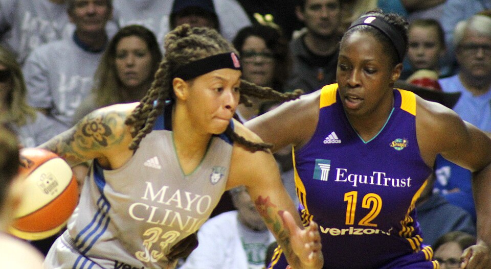 w:Seimone Augustus of the w:Minnesota Lynx and w:Chelsea Gray of the w:Los Angeles Sparks during the 2017 WNBA Finals