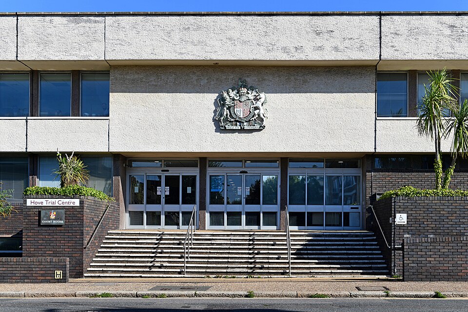 Hove Trial Centre, entrance. Built in 1971–72 to a modernist design by Fitzroy Robinson &amp; Partners. Lansdowne Road, City of Brighton &amp; Hove, UK.

(CC BY-SA - credit: Images George Rex)