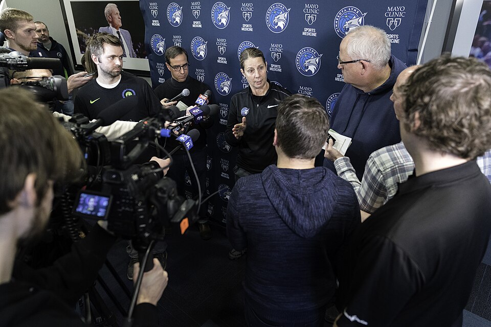 Minnesota Lynx Beat Los Angeles Sparks as Burrell Scores 24