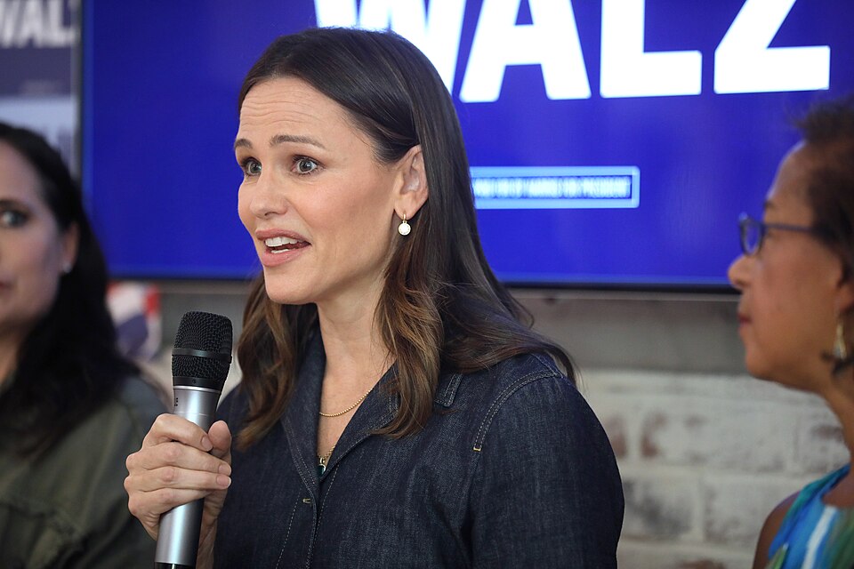 Jennifer Garner's The Five-Star Weekend Tops Peacock Charts After Premiere
