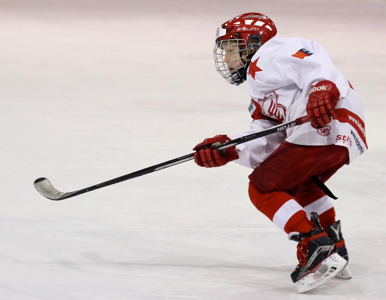 Trump Signs 50 Percent Tariffs on Canadian Hockey Sticks, Milk, and Alcohol