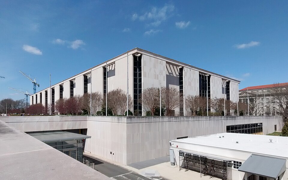 National Museum of American History – Kenneth E. Behring Center, originally Museum of History and Technology, 1958–1964, James Kellum Smith &amp; Walker O. Cain for McKim, Mead &amp; White Architects, National Mall, Washington, D.C. Apr. 2014