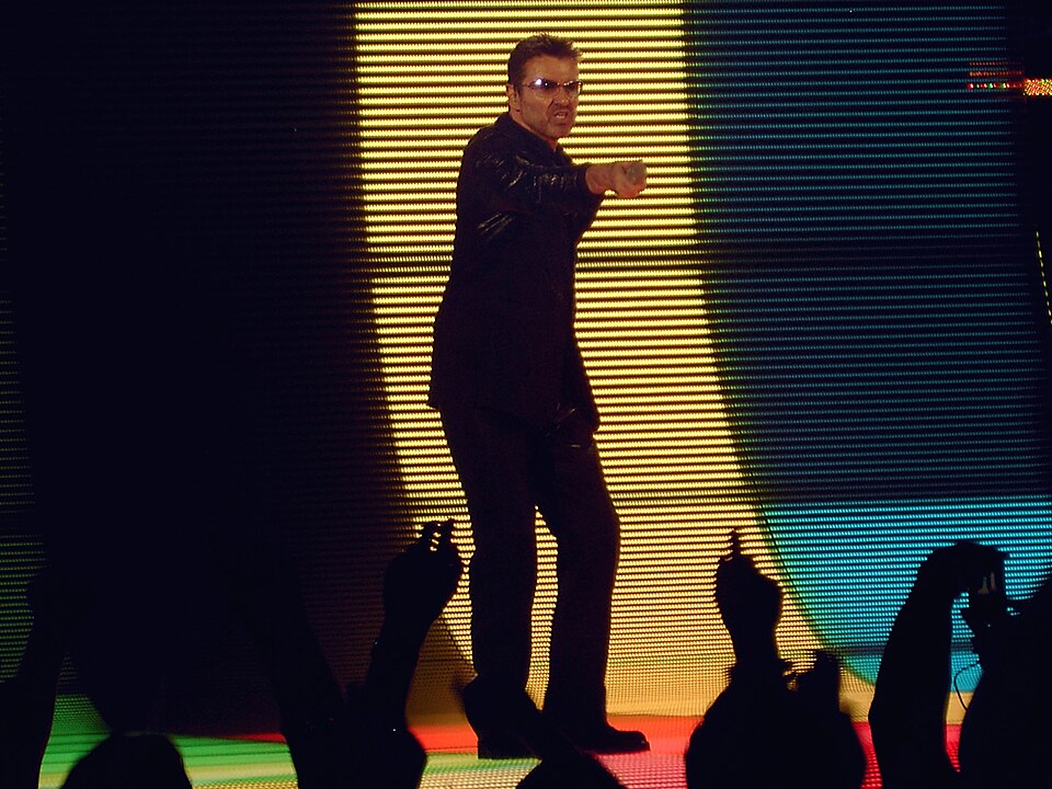 George Michael performing at the Olympiahalle arena (Munich, Germany) in 2006, for the 25 Live tour.