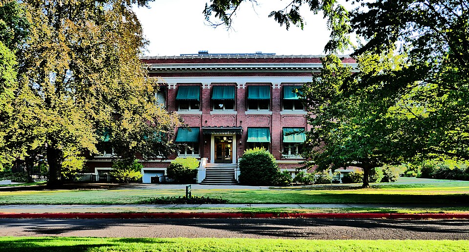 University of Oregon Ballmer Institute Graduates First Youth Mental Health Class