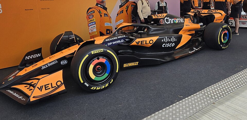 McLaren MCL38