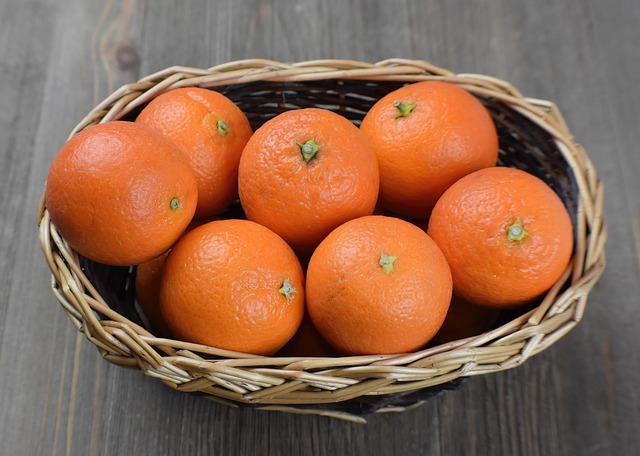 Mandarin Speakers Use Different Sound Cues to Learn English Vowels