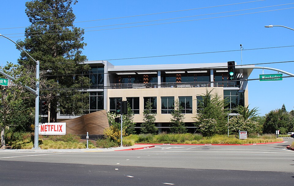 This office building at 101 Albright Way in Los Gatos, California is one of four buildings at Netflix's headquarters expansion campus north of California State Route 17. The campus opened in 2016.
Photographed by user Coolcaesar on 14 July 2018.