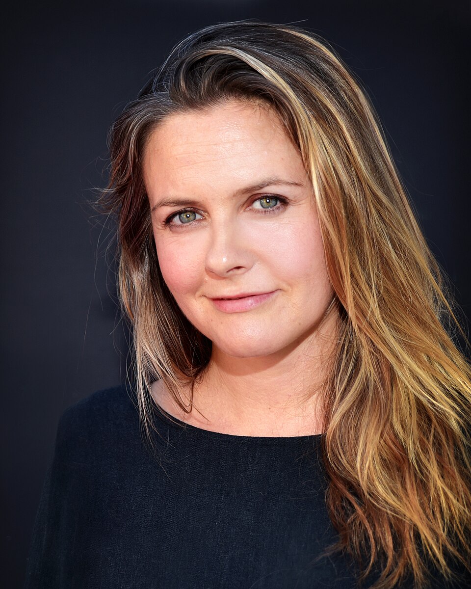 Paramount Plus Greenlights Clueless Sequel Series With Alicia Silverstone Returning
