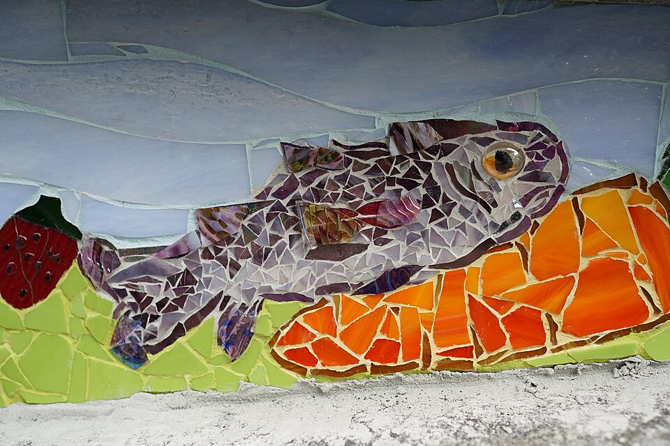 Photograph of the 4th known guerrilla mosaic by Seattle's Hot Rat Summer mosaic artist - close-up of the fish