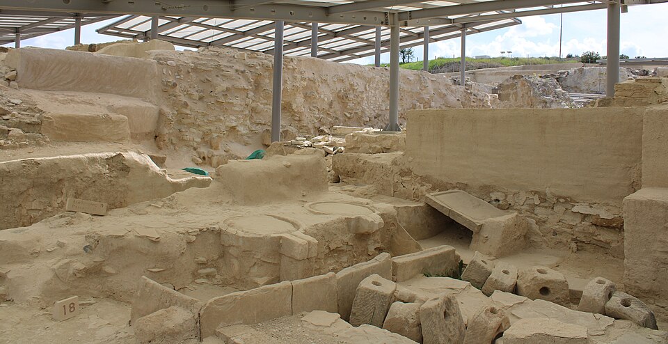 In the picture: a north-west look at the olive pressing room in the east of the oil mill in Idalion palace.
The olive oil mill production workshop in Idalion palace was placed in the north-western corner of the palace, and dates to the 4th century BCE (Kition-and-Idalion kingdom era, when the palace