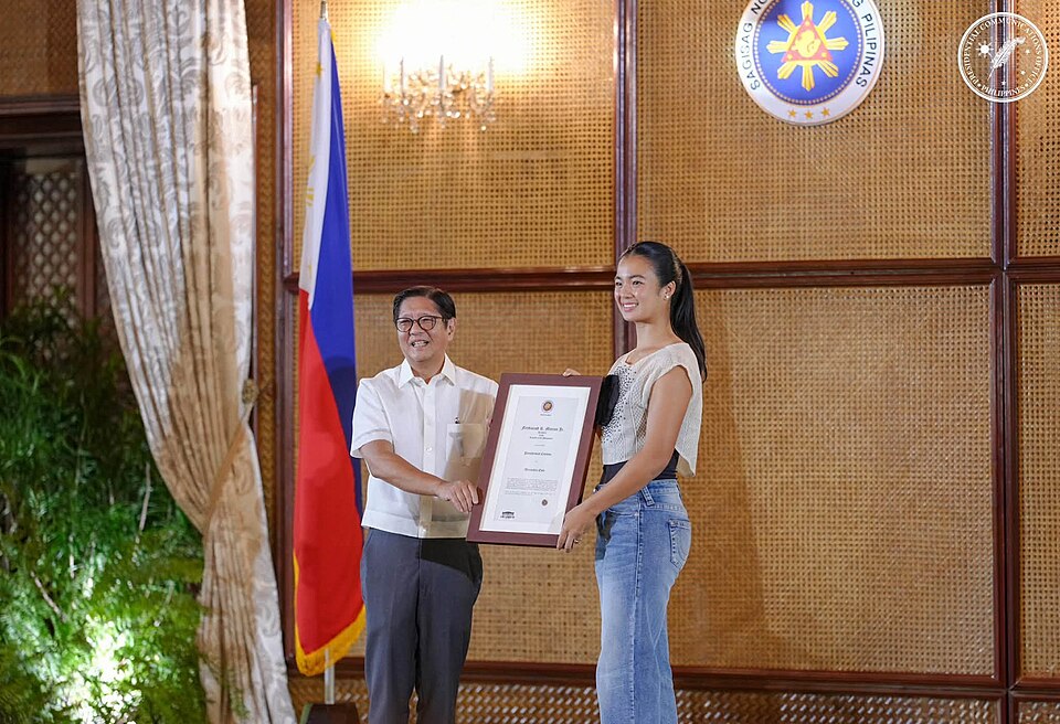 President Ferdinand R. Marcos Jr. on Monday honored Filipino tennis star Alexandra “Alex” Eala at Malacañang, describing her as a national inspiration who has brought immense pride to the country through her achievements, humility, and unwavering Filipino identity.