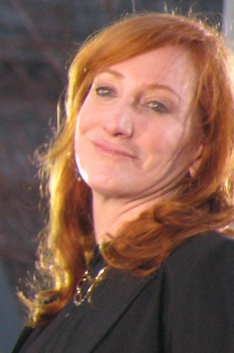 Patti Scialfa cropped from picture of her performing with her husband (w:Bruce Springsteen)
For title image