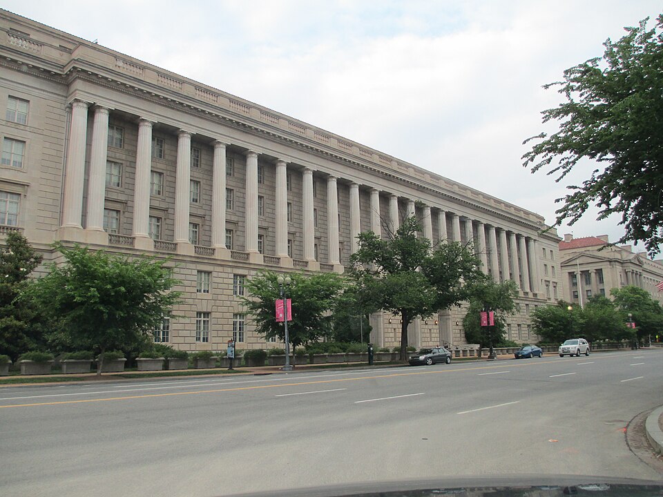 IRS Rules on AI Use by Tax Preparers Leave Clients in the Dark