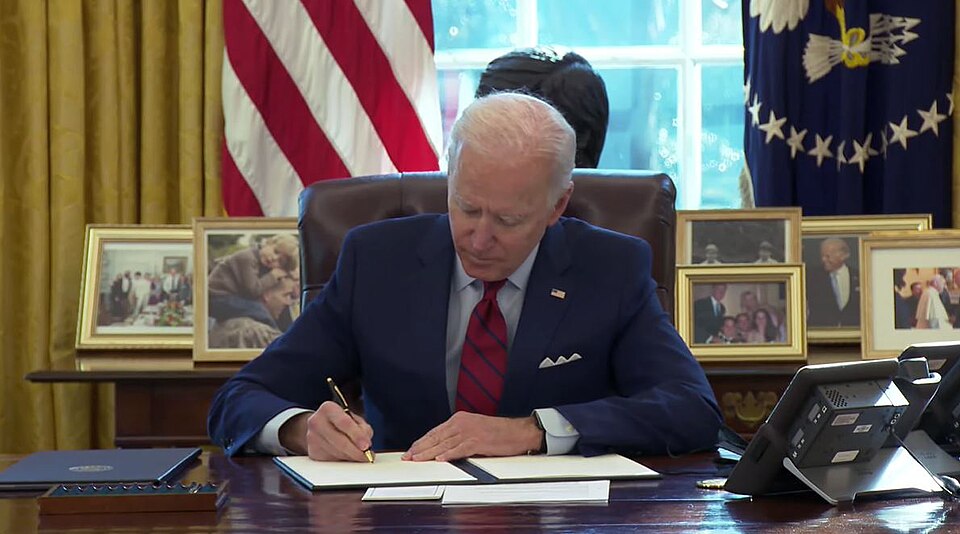 Trump Signs Two Executive Orders Again Targeting Birthright Citizenship
