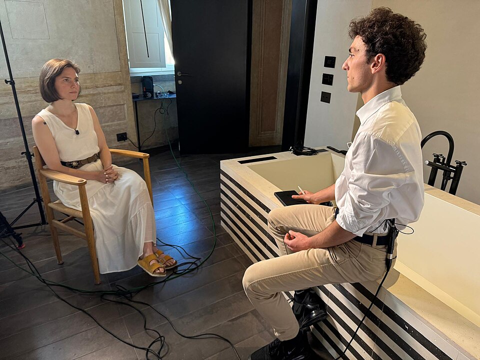 Amanda Knox Fights Back Against Petition to Cancel Edinburgh Fringe Show