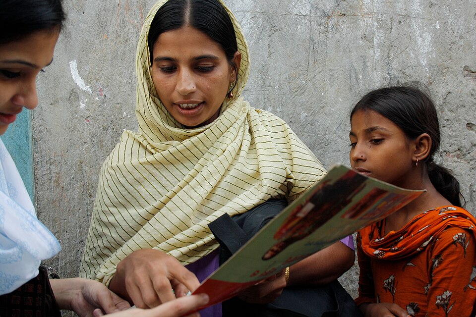 Community health worker Parvin is 26 and lives in the Korail slum in Dhaka. She has two children, aged five and nine. She volunteered to be a health worker on a Gated Foundation-supported community health project run by the Bangladeshi NGO BRAC.
She is responsible for 2000 households and calls door