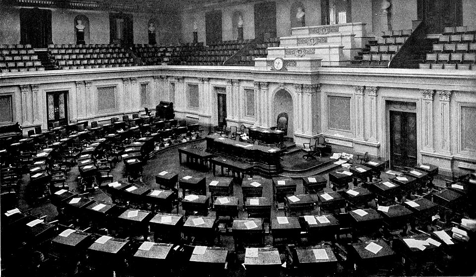 Photograph of the United States Senate chamber (empty).