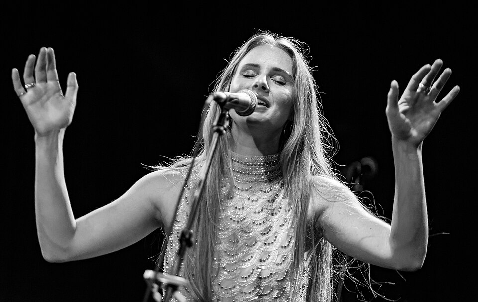 Australian Singer Vera Blue Covers Radiohead's Creep for Triple J Session
