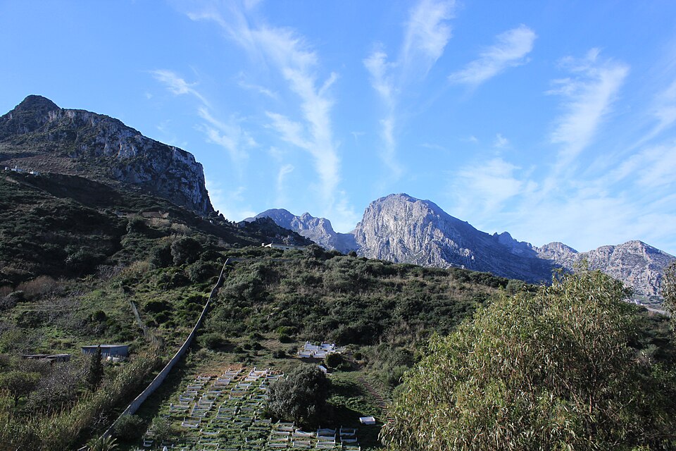 Cementerio musulmán junto a la Frontera. Cemetery on Ceuta with Jebel Musa in background