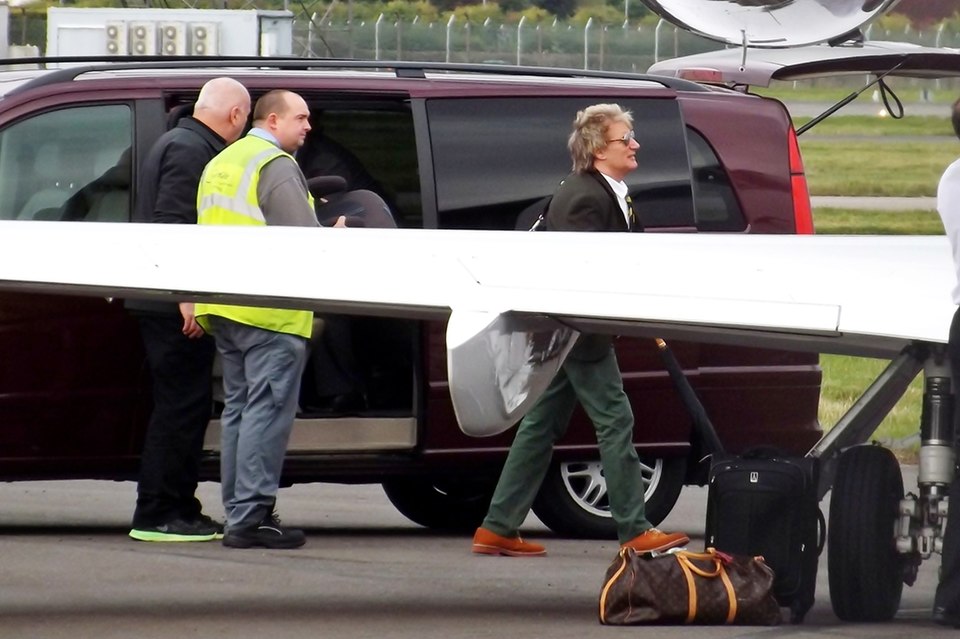 Rod Stewart Cancels Two Consecutive Tour Shows After Medical Procedure