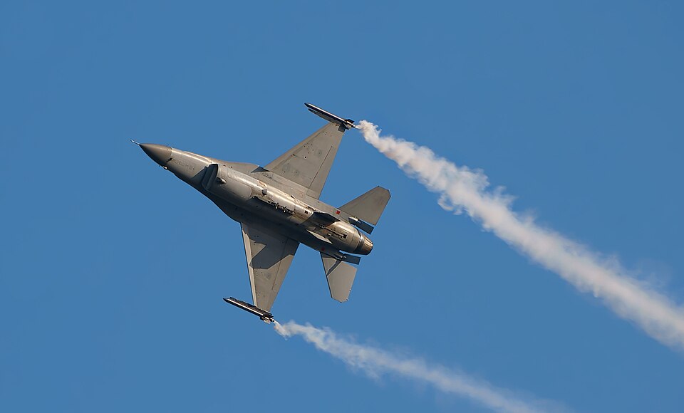 F-16 Jets Fire Flares at Civilian Plane Over Geneva, Ohio During Trump Visit