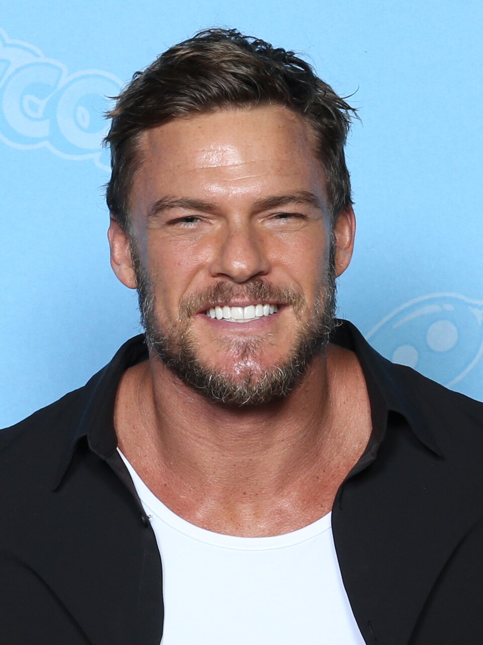 Alan Ritchson at GalaxyCon Richmond in 2022