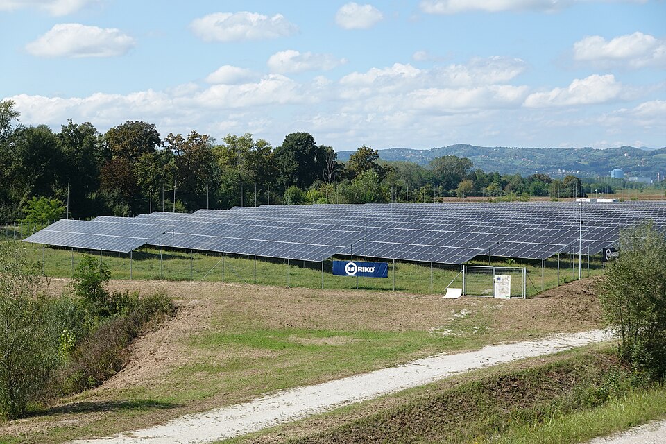 Solar and Batteries Dominated New US Power Plants Built in Early 2026