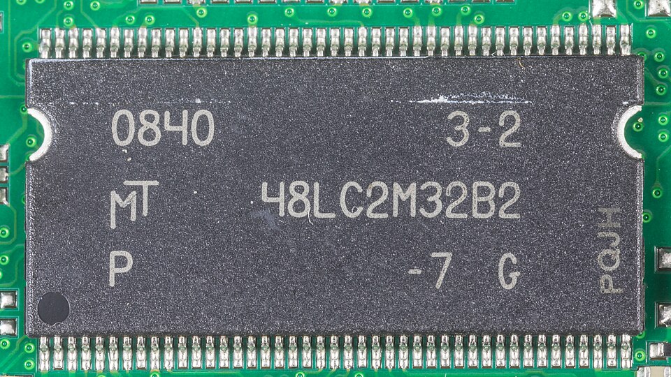 Honeywell 4600g - board 1 - Micron Technology 48LC2M32B2 - 512K x 32 x 4 banks Synchronous DRAM