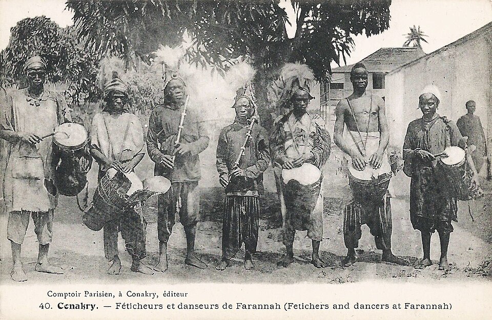 *Conakry. Féticheurs et danseurs de Farannah. 
Comptoir Parisien, Conakry