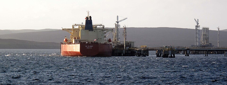 Oil Prices Drop More Than 3% as U.S. Shifts to Iran Sanctions Over Military Strikes