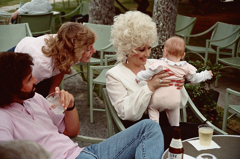 Photo taken in 1983 at the Kahala Hilton Hotel, Honolulu, Hawaii - Dolly is seen here with my sister and her daughter  - Permission granted to copy, publish or post but please credit "photo by Alan Light" if you can