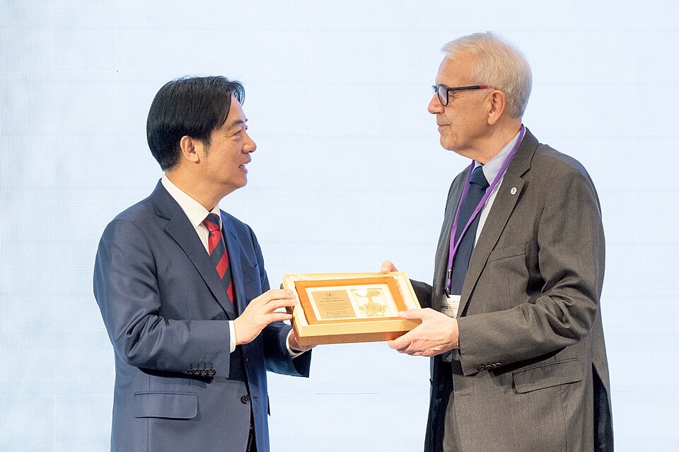 President Lai attends the opening of the Taiwan Medical Association (TMA)’s International Symposium on "Transforming Healthcare – Universal Health Coverage, AI, Green Healthcare and Collaborative Healthcare System" on 4 December 2025 (Official Photo by Lin Yen Ting/ Office of the President)