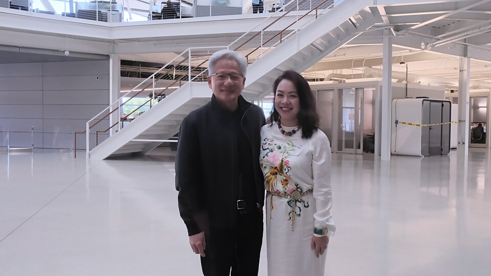 Institute Director Lê Nguyễn Thiên Nga with NVIDIA Founder and CEO Jensen Huang at NVIDIA Headquarters.