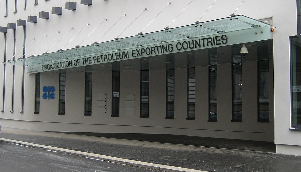 OPEC Faces Fresh Pressure as Venezuela Considers Leaving the Group