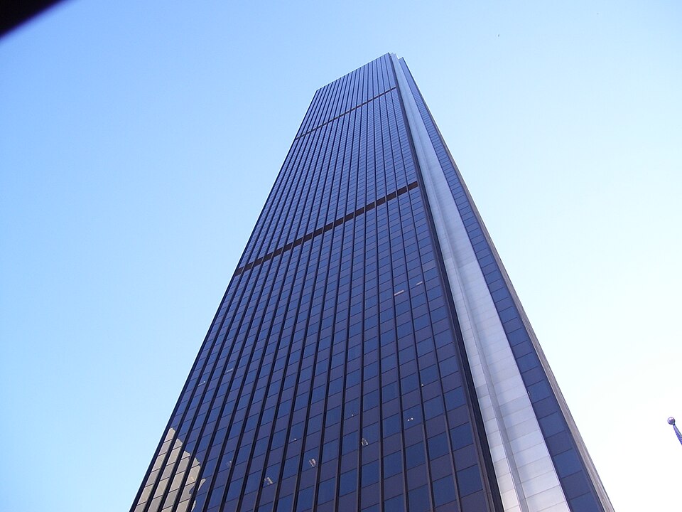 Aon Center Los Angeles from a neighboring street