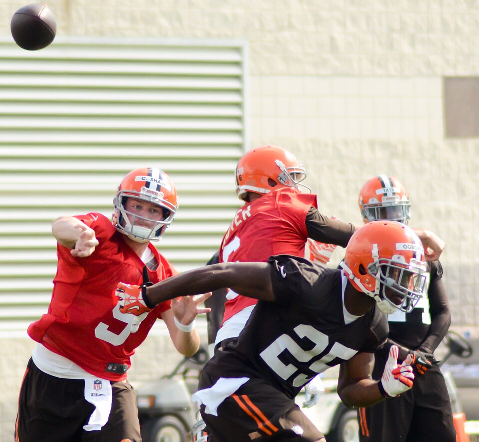 Cleveland Browns quarterback Connor Shaw practices during training camp in 2014. Next to him is running back Chris Ogbonnaya (#25)