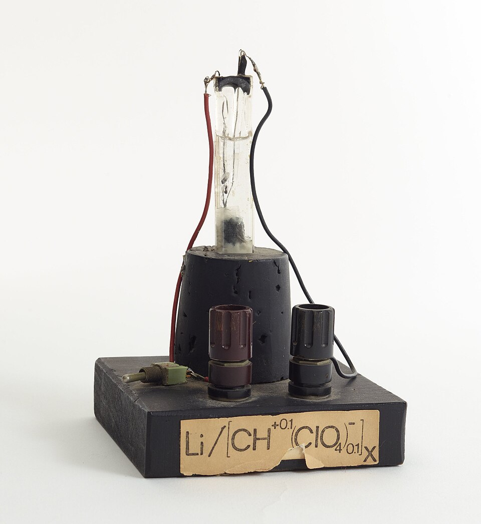 A battery demonstration unit constructed by Alan MacDiarmid (1927-2007), winner of the 2000 Nobel Prize in Chemistry for "the discovery and development of conductive polymers." MacDiarmid, Hideki Shirakawa (1936-), and Alan Heeger (1936-) shared the prize for their discovery that plastics could be m