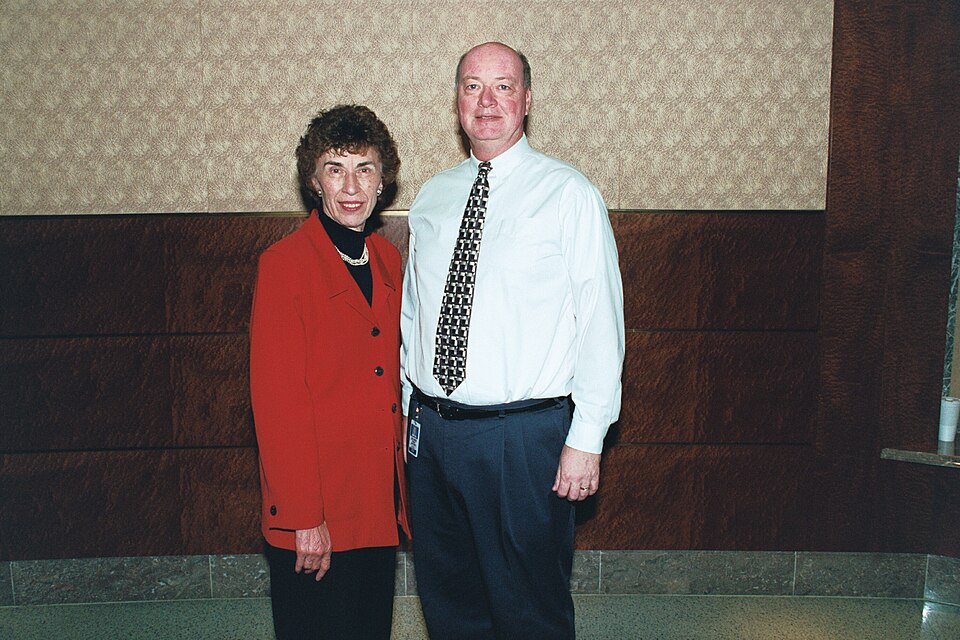 This item is from 2002 Bureau of Labor Statistics Honor Awards. Photographer: Shawn T. Moore